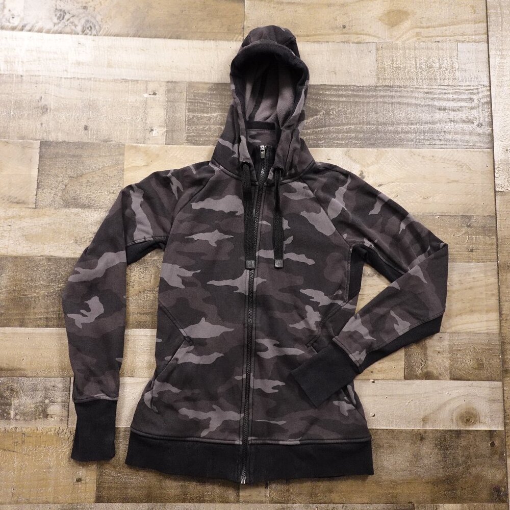 Athleta Triumph Printed Full Zip Hoodie Women’s Small Tall Camo Athleisure